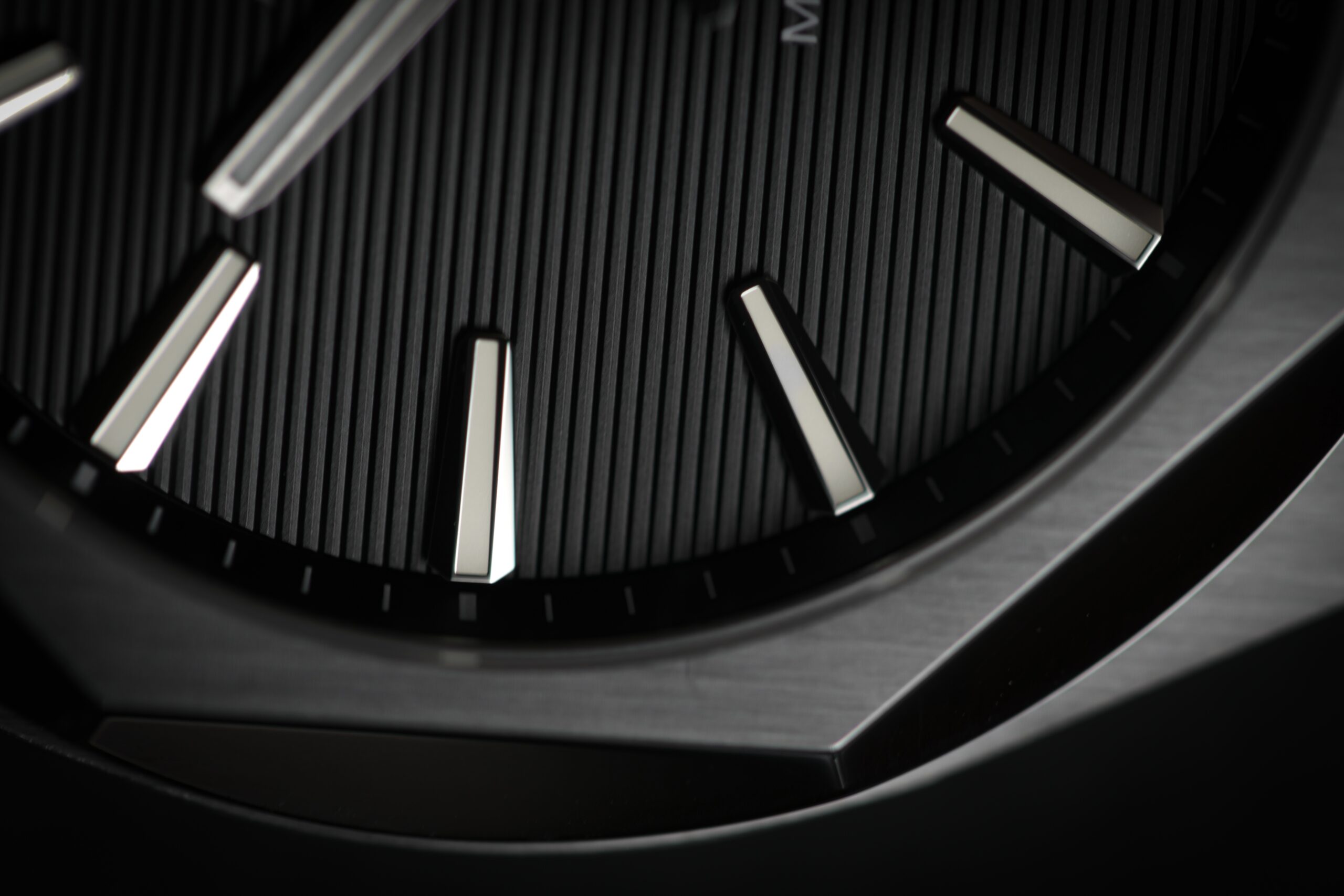 Mido Multifort 8 — bezel octogonal com 8 arestas facetadas