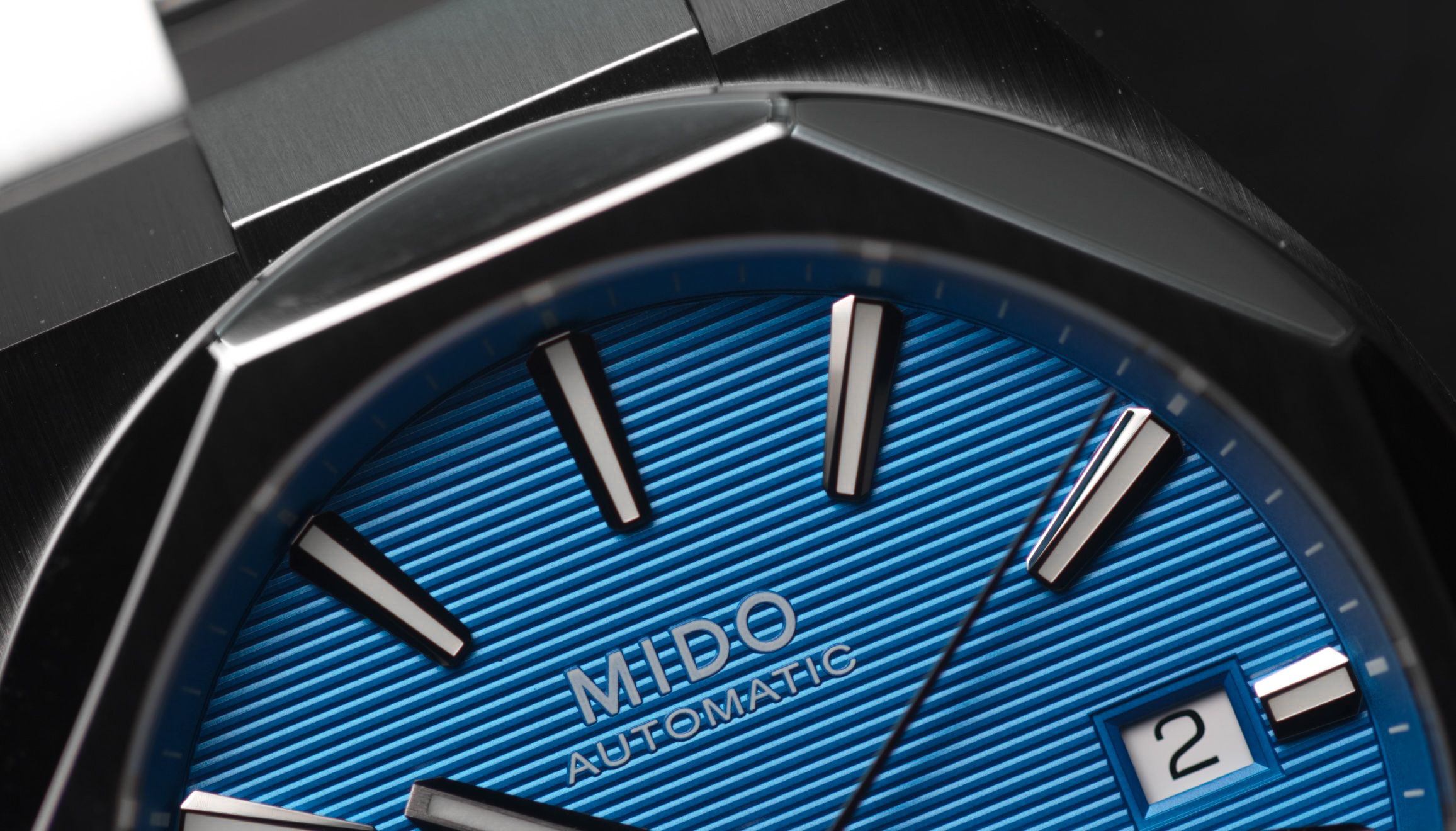 Mido Multifort 8 — mostrador azul com MIDO AUTOMATIC e data