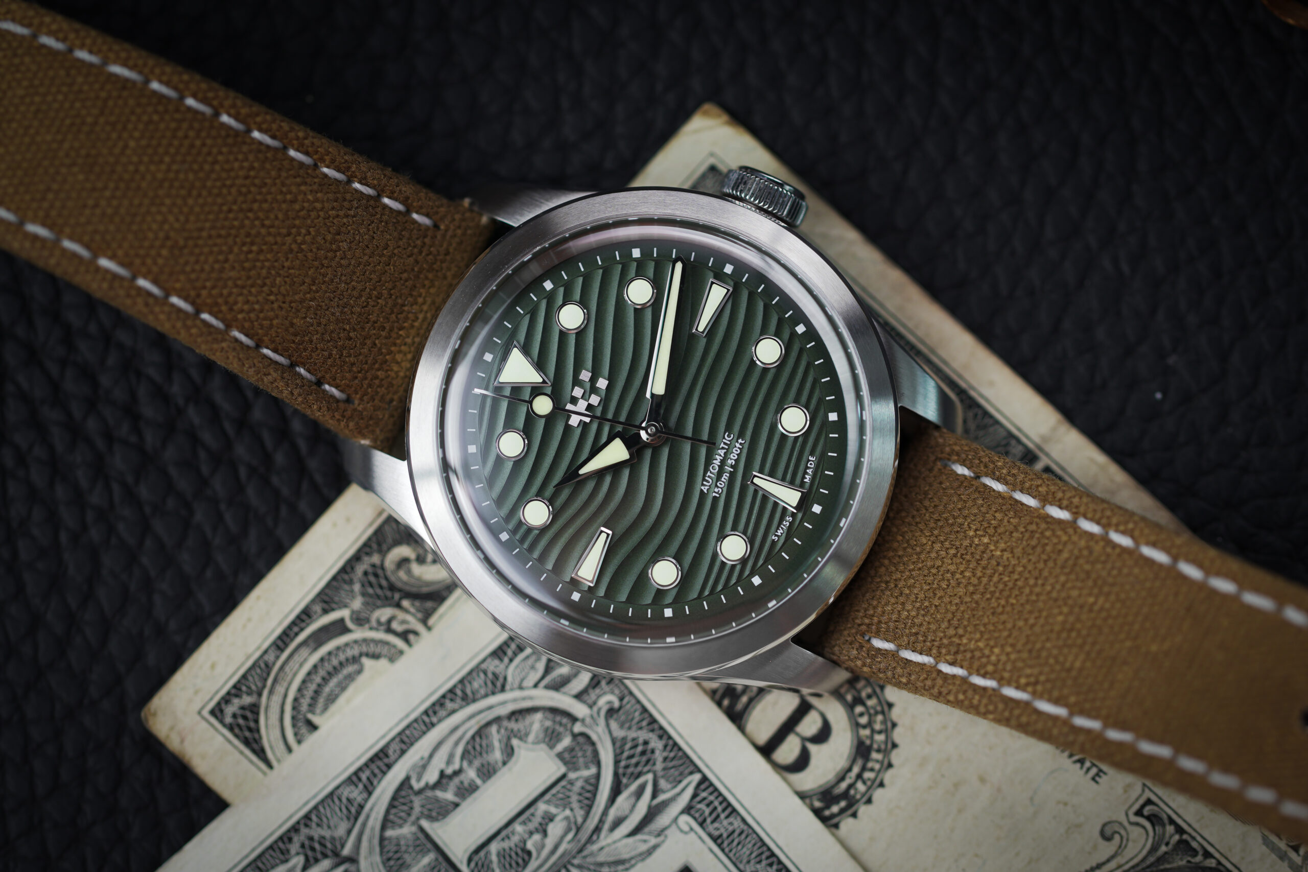 C65 Dune Aeolian close-up com notas