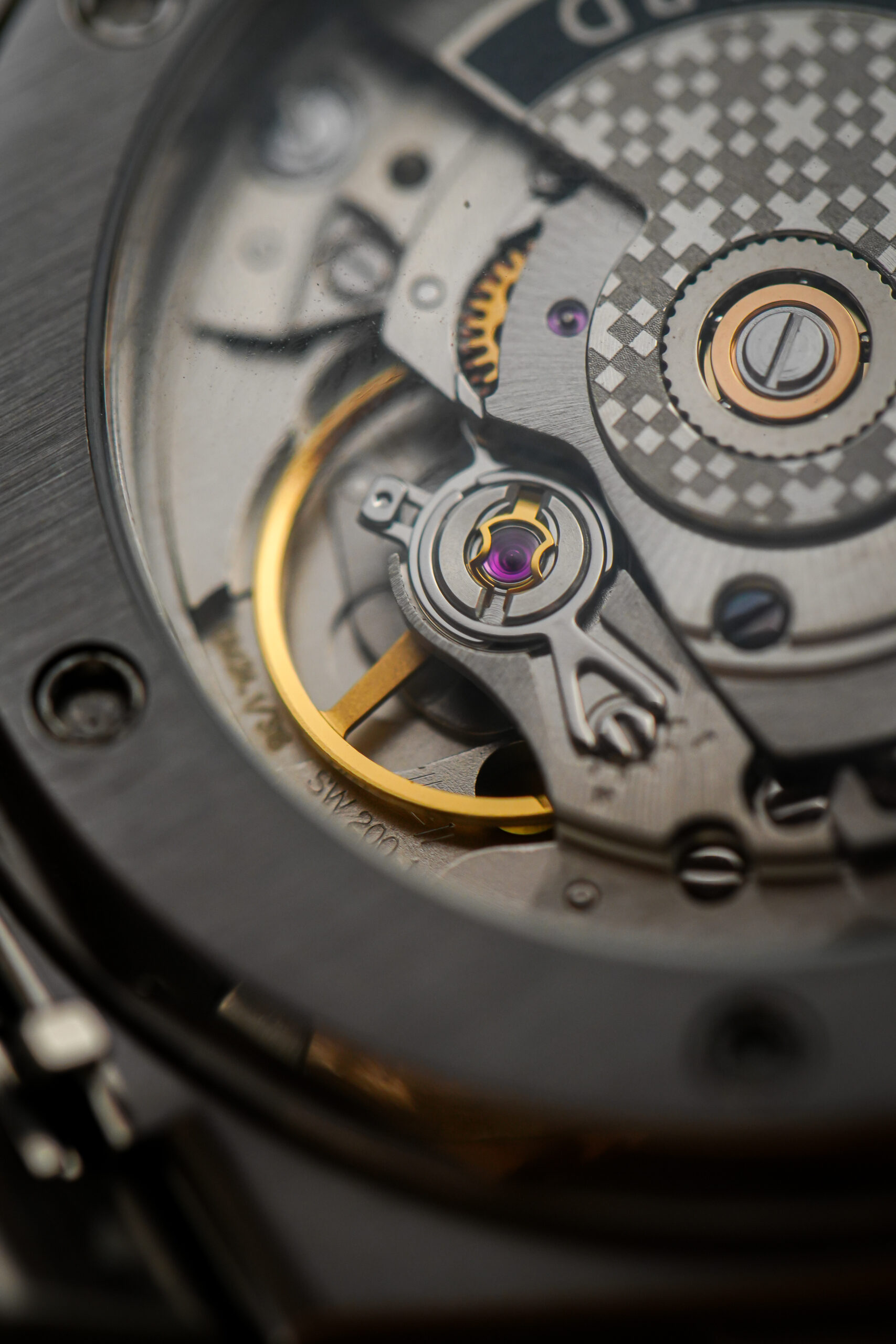 Detalhe macro movimento Sellita SW200