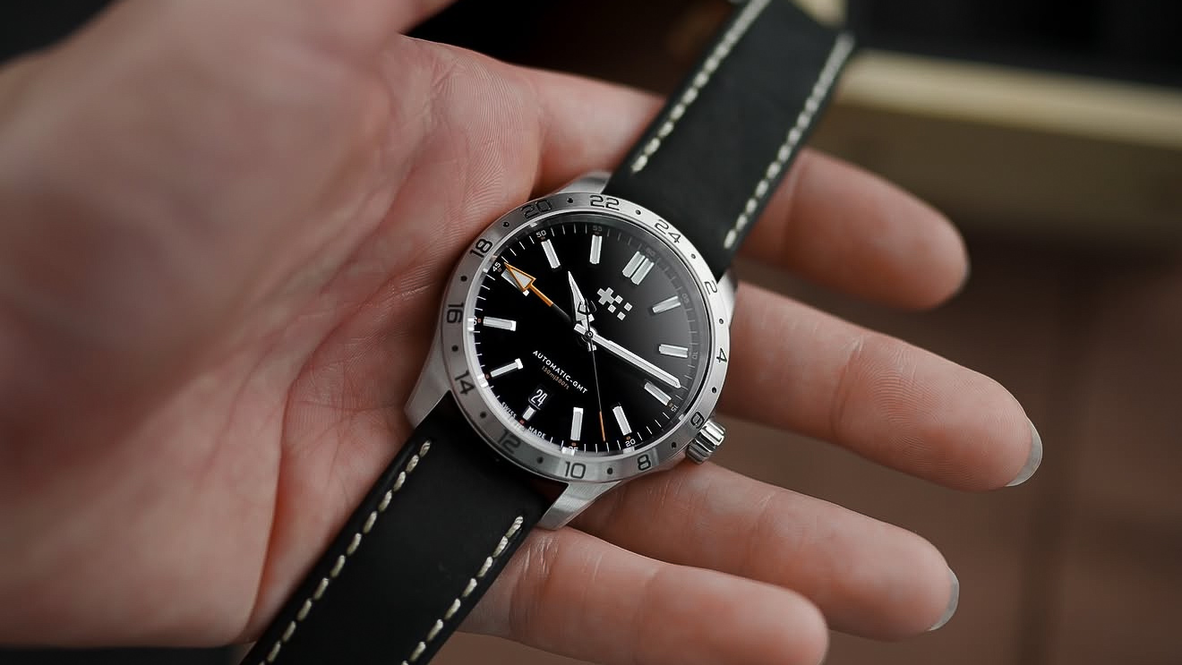 C63 Sealander GMT na mão